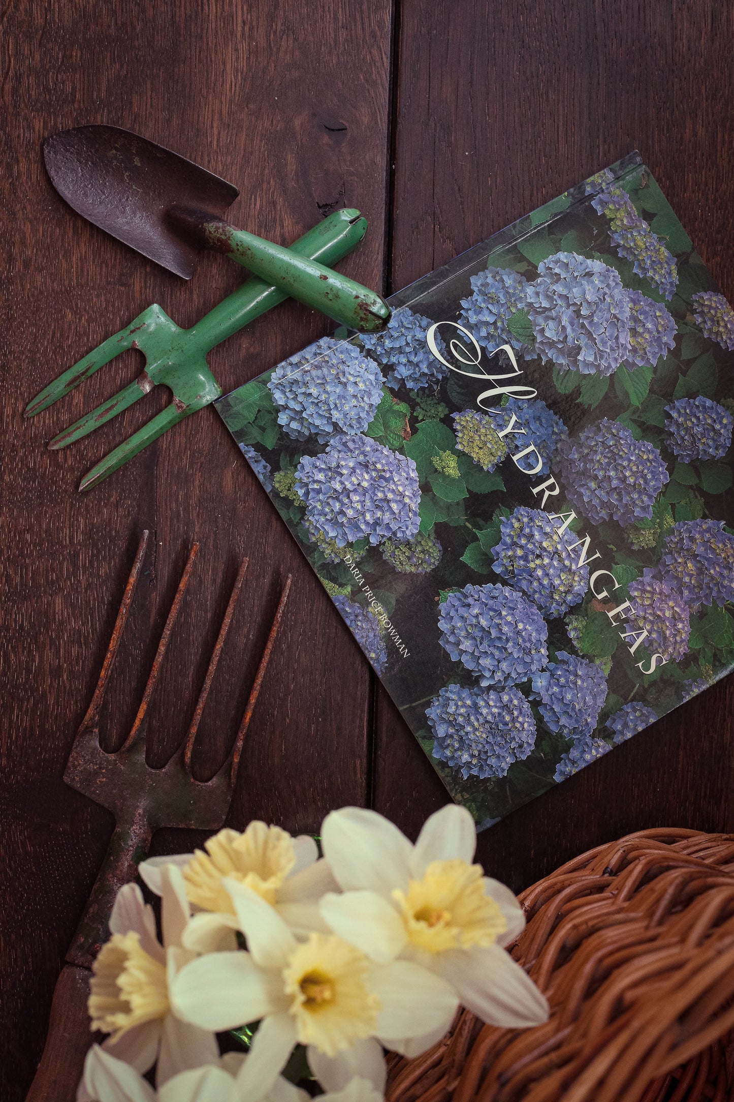 Hydrangeas by Daria Price Bowman - Vintage Softcover Gardening Book
