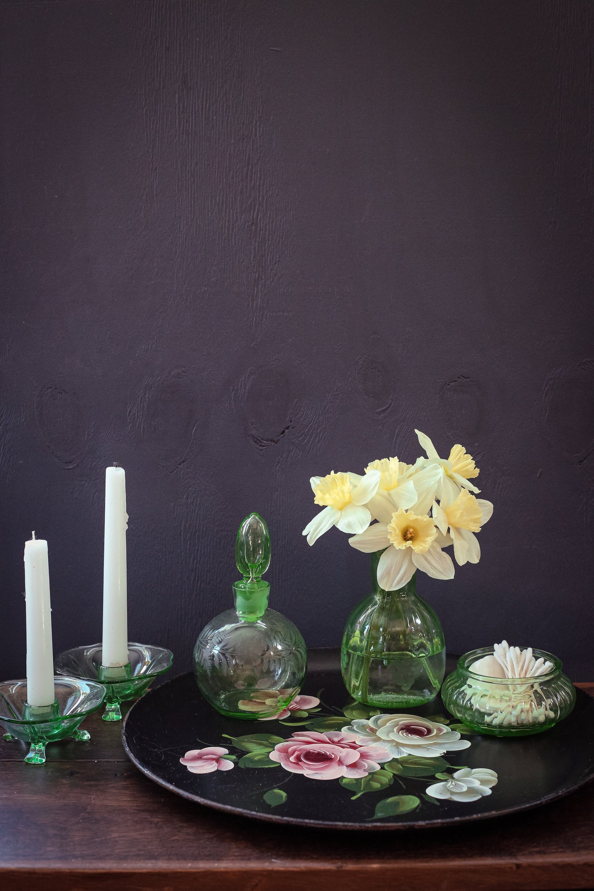 Round Handpainted Floral Tole Metal Tray - Vintage Black Toleware Tray with Pink White Roses