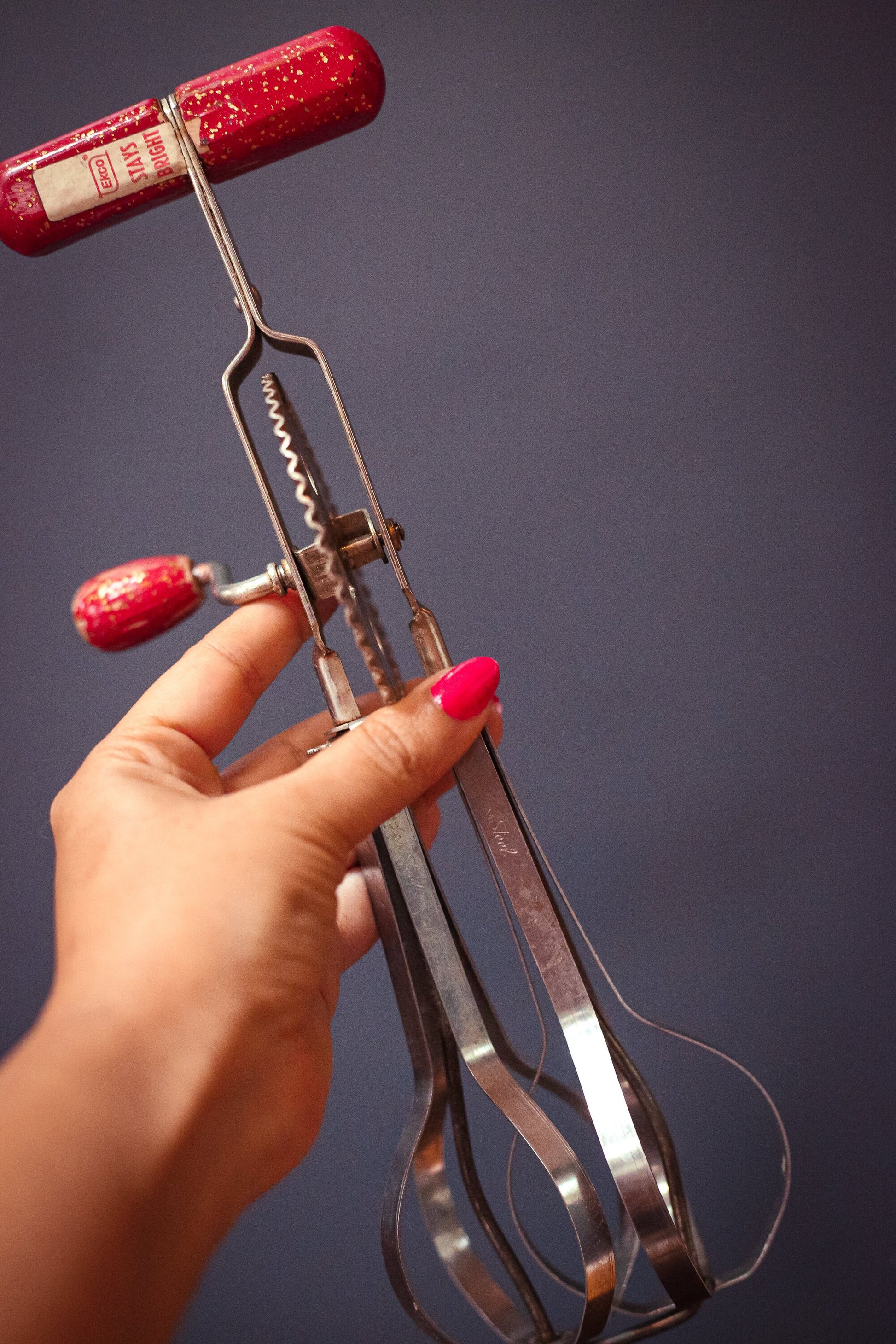 Vintage Red Wood Handed Stainless Steel Hand Whisk - Retro Kitchen Tools Batter Mixer/Egg Beater